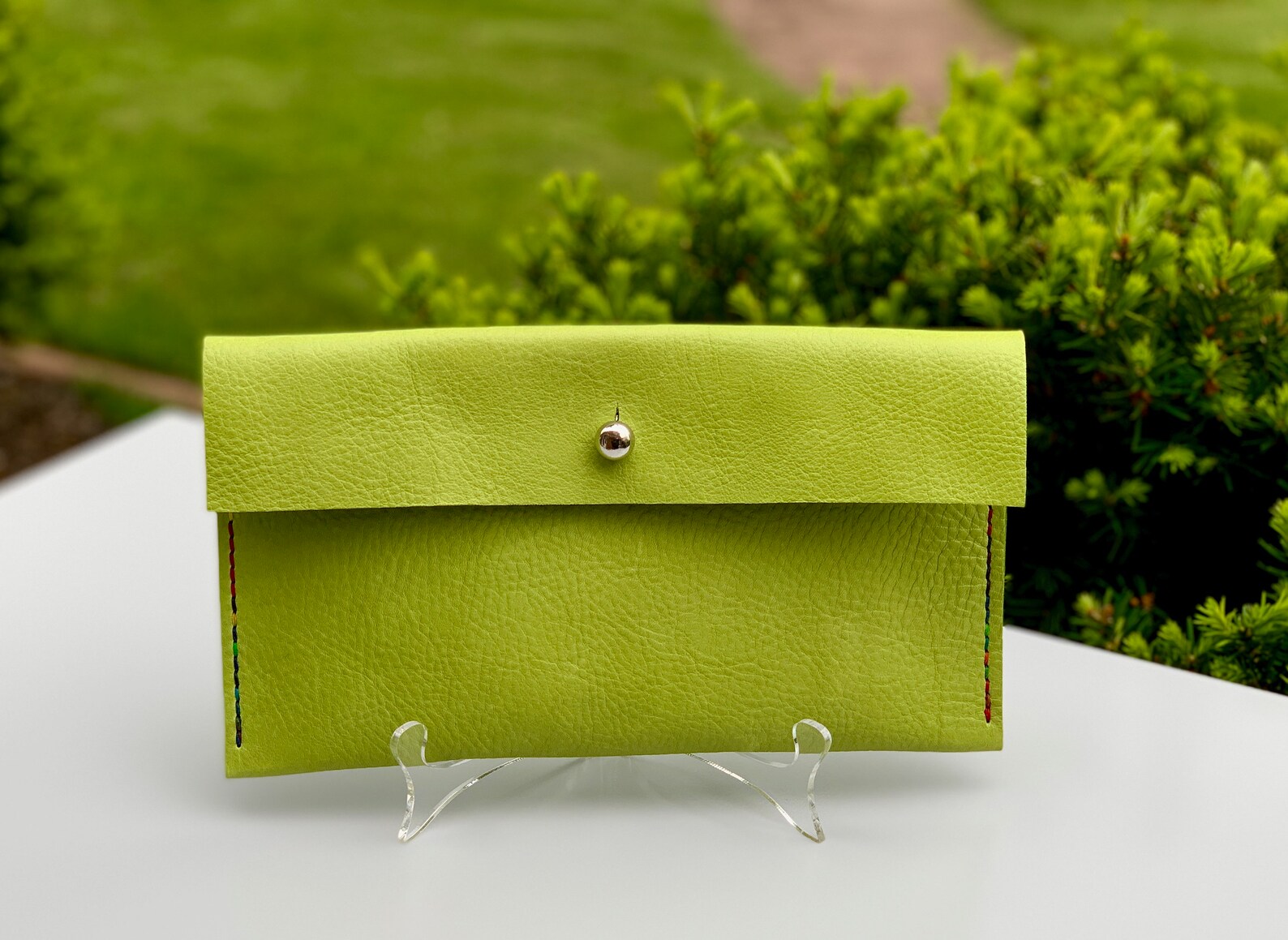 Bolso clutch verde lima de cuero con costuras de hilo | Etsy