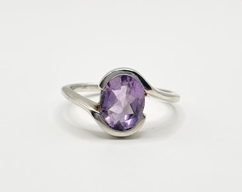 Vintage-Ring aus Sterlingsilber mit Amethyst, facettierter violetter Edelstein, Größe 6,75, minimalistischer Statement-Ring