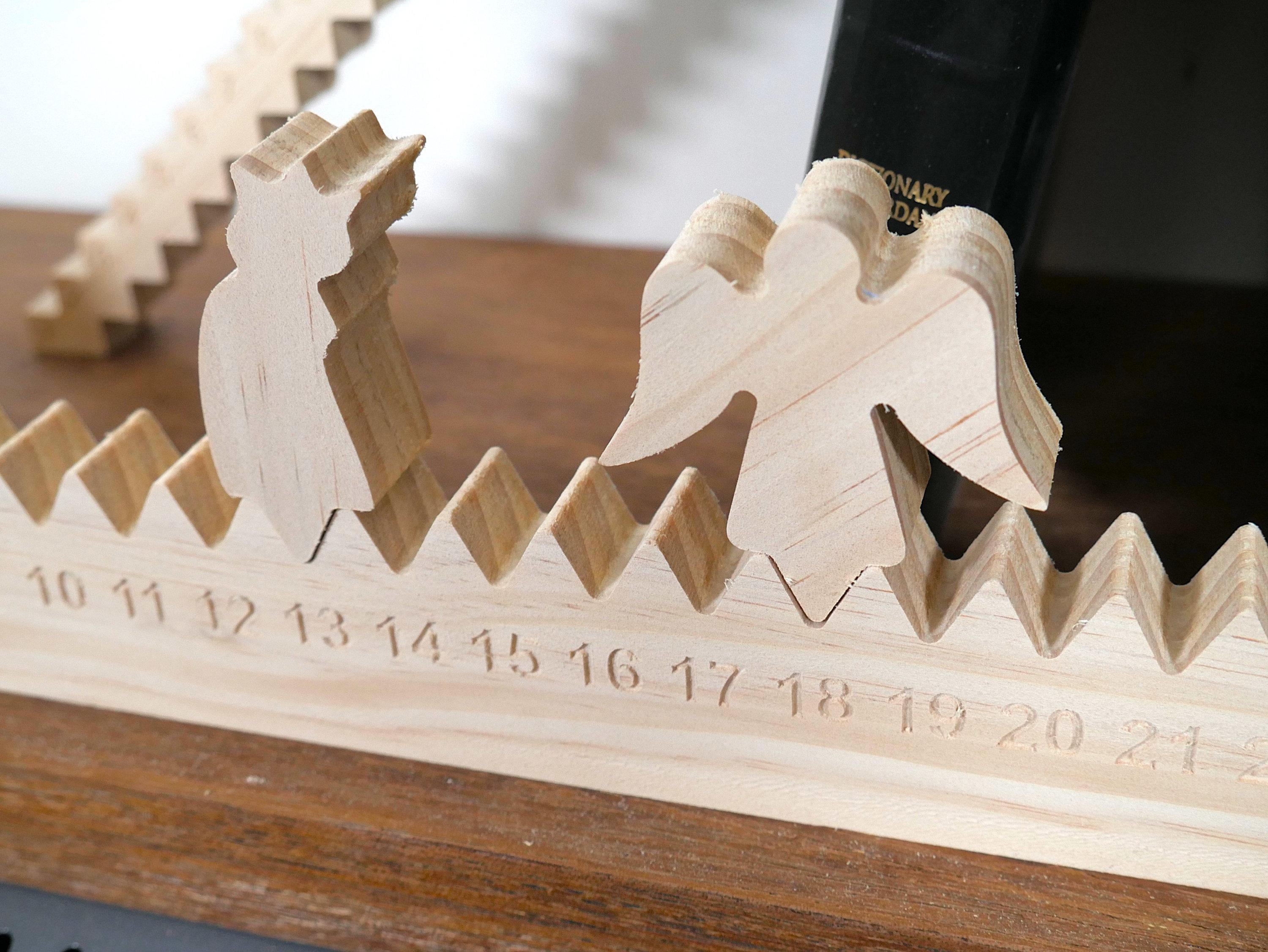 Baker Ross – Calendrier De L'Avent En Bois – Arbre De Noël – 28 X 32 X 4,5 Cm – Tiroirs Amovibles – Comptage Jusqu'à Noël – Dès 3 Ans
