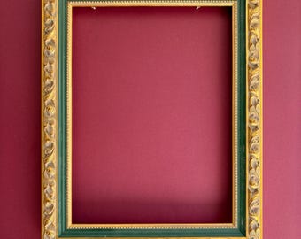 Antique gold-green carved picture frame, suitable for vintage decorative photo frames in art displays