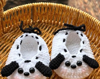 Handmade Crochet Panda Baby Booties, Cute Animal Newborn Shoes, Soft Yarn Infant Gift, Baby Shower Present, Cozy Winter Booties