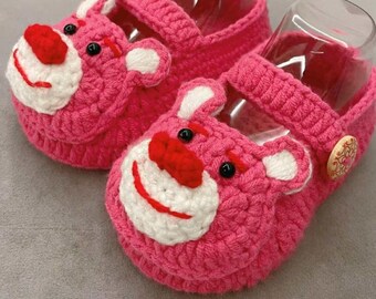 Gehaakte babyslofjes roze beer | Handgemaakte babyschoenen | Leuk pasgeboren cadeau | Zachte gebreide pantoffels voor babymeisjes
