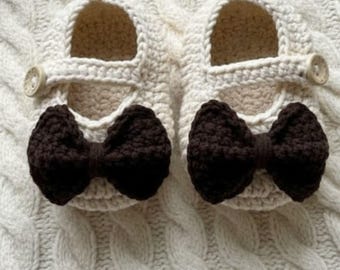 Crochet Baby Shoes Cream with Brown Bow | Handmade Infant Booties | Soft Newborn Gift