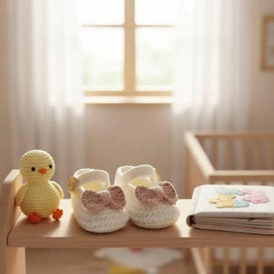 Beige and brown crochet baby shoes, handmade with soft wool yarn, ideal for newborn photo prop and baby shower gift.