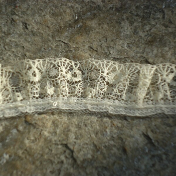 Delicate & Detailed Gathered Lace Length