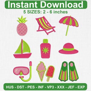 Può includere: Una collezione di ricami a tema estivo, tra cui un ananas, una sedia a sdraio, un ombrellone, una barca a vela, una crema solare, un cappello da sole, un boccaglio, un gelato, un ghiacciolo e pinne. I disegni sono rosa e verdi, da 5 a 15 cm.