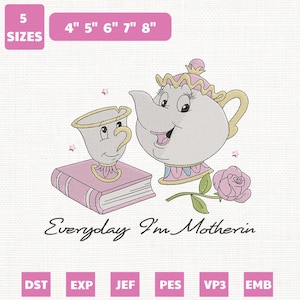 Può includere: Un ricamo con una teiera e una tazza, un libro e una rosa. Il testo "Everyday I'm Motherin" è in basso. Il design è disponibile in 5 misure, da 10,16 a 20,32 cm.