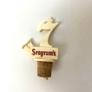 Vintage 60s Plastic Seagram’s 7  Bottle Stopper Spout Barware