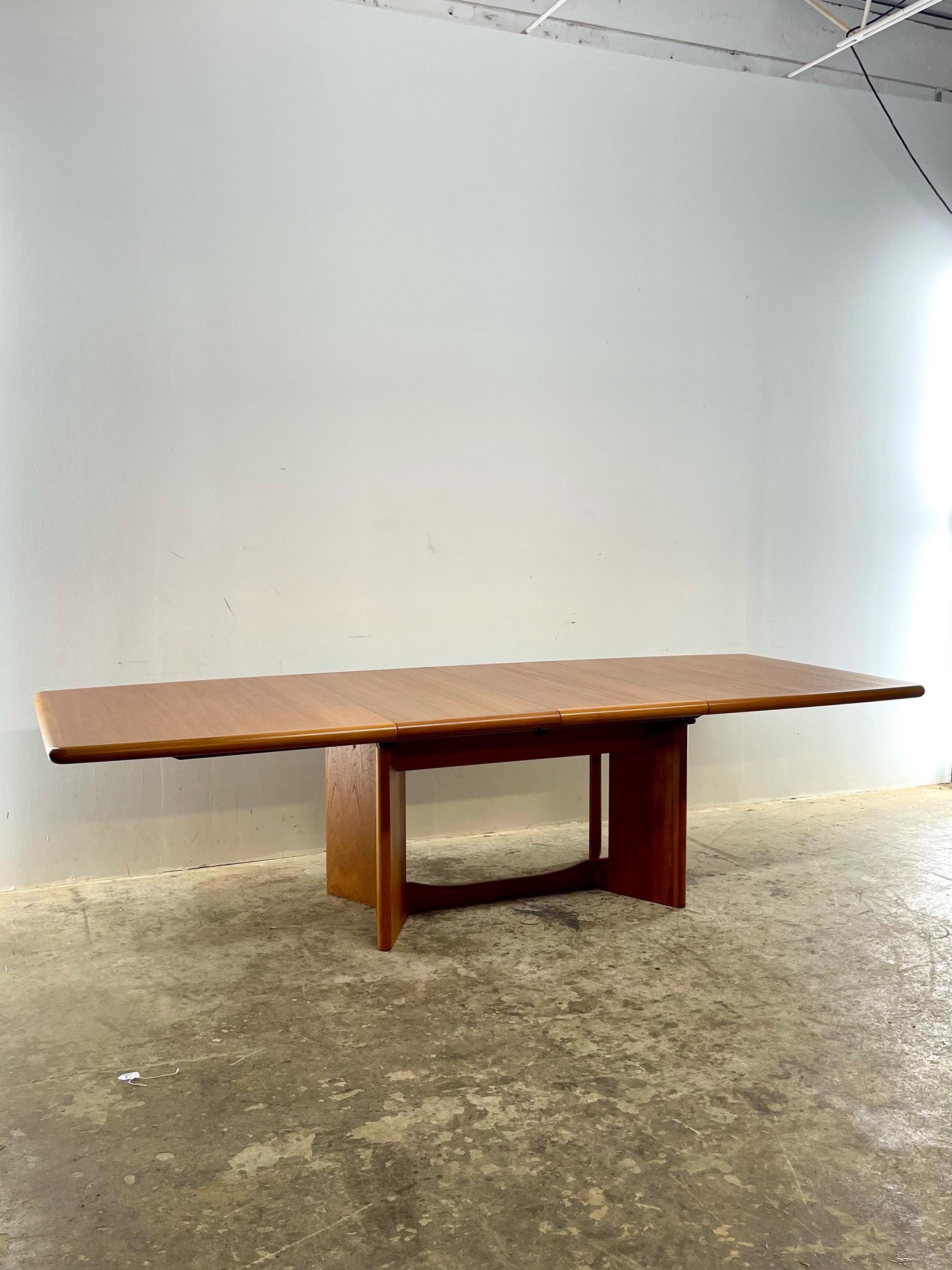 Denmark teak テーブル Vintage 90s Danish Modern Teak Dining Table by Ansager