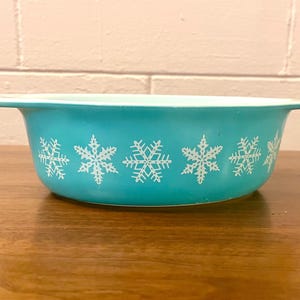 Vintage Pyrex Turquoise Snowflake 1.5 Quart Casserole Made In USA