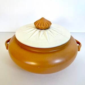 Vintage 1950 Pottery A. C. Davey of California #316 Starburst Casserole Dish with Lid, Peach + Cream