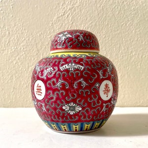 Vintage 1980s Red Vintage Mun Shou Famille Rose Longevity Jingdezhen Large Ceramic Chinese Ginger Jar Vase Bild 7