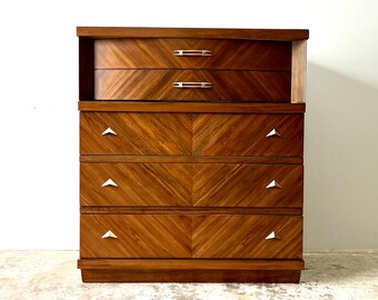 Vintage 1950s Mid Century Modern Five Drawer Dresser by United Furniture Company