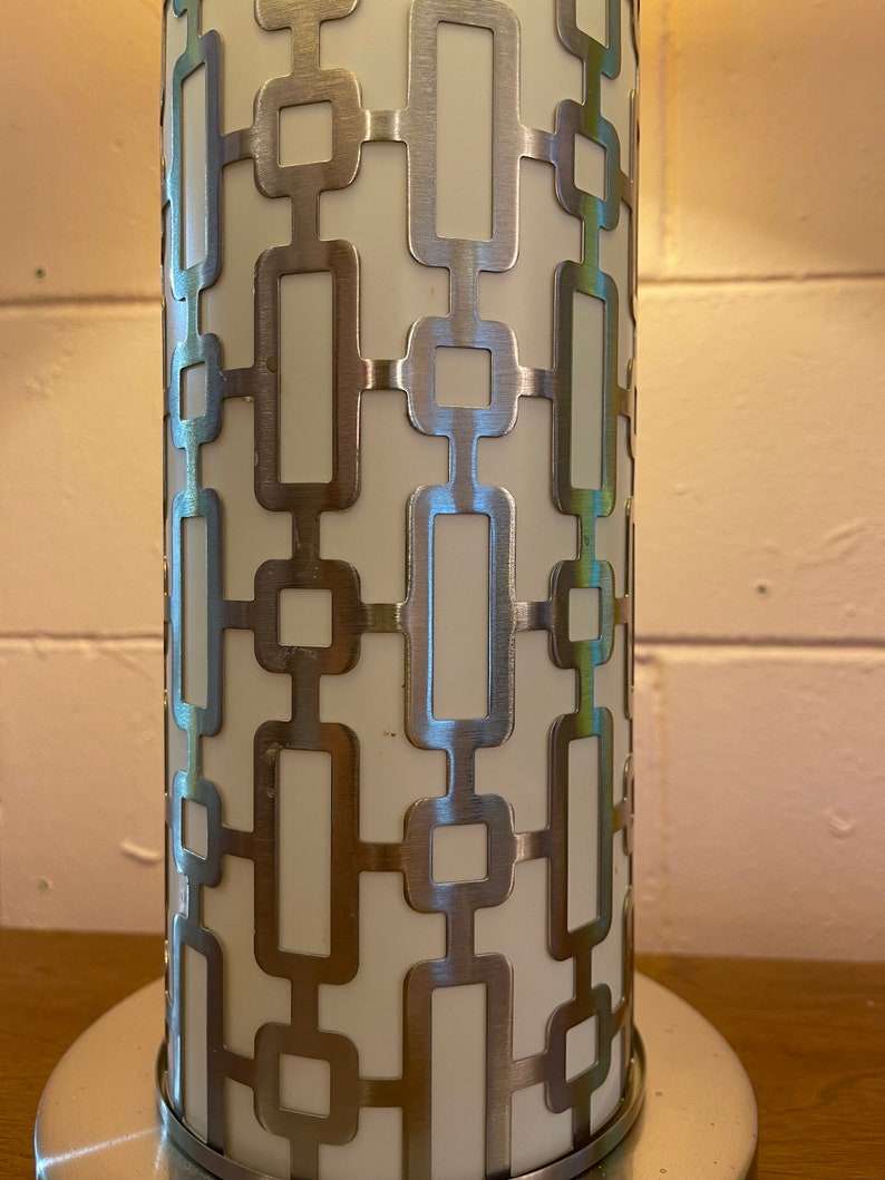 Mod Metal Table Lamp image 3