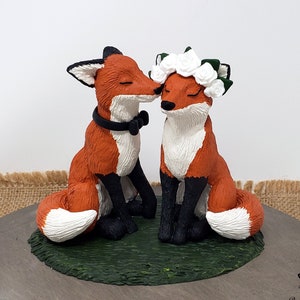 Realistic Fox Wedding Cake Topper - Bride and Groom Animal - Kissing Cheek