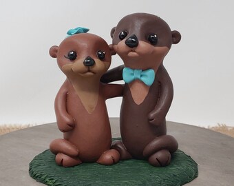 Otters Cake Topper - Cartoon Cuddling River Otter Wedding Figurine - Wild Animal Sculpture - Countryside Wedding - Anniversary Engagement