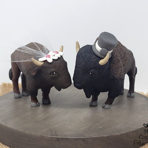 Realistischer Bison Hochzeitstorte Topper - Büffel Paar Figur