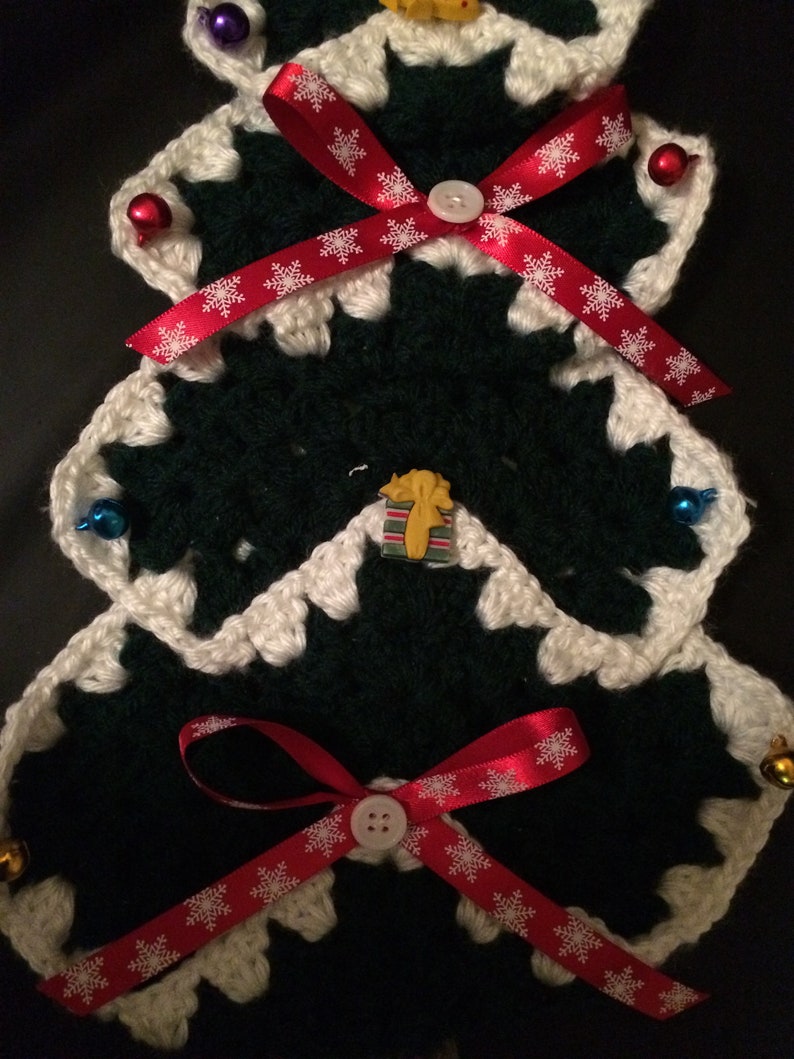 50/% OFF Old Fashion Granny Square Christmas Tree GreenWhite