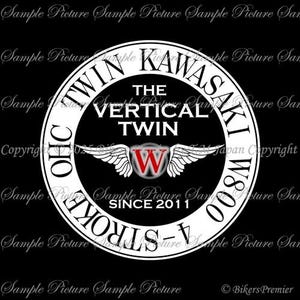 EN: Close-up view of the Kawasaki W800 A1 emblem designed for motorcycle apparel. / JA: モーターサイクルアパレル向けにデザインされたKawasaki W800 A1エンブレムの詳細拡大。