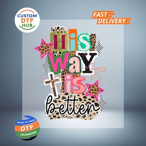 Könnte beinhalten: Ein farbenfrohes Grafikdesign mit den Worten "His Way Is Better" in verschiedenen Schriftarten und Farben. Das Design beinhaltet ein Kreuz, Sterne und Leopardenmuster, geeignet für DTF-Transfers.