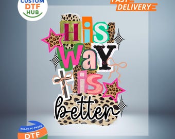 Könnte beinhalten: Ein farbenfrohes Grafikdesign mit den Worten "His Way Is Better" in verschiedenen Schriftarten und Farben. Das Design beinhaltet ein Kreuz, Sterne und Leopardenmuster, geeignet für DTF-Transfers.