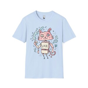 Maglietta con gatto robot surreale / Maglietta grafica con gatto rosa portafortuna, maglietta indie lowbrow art Light Blue