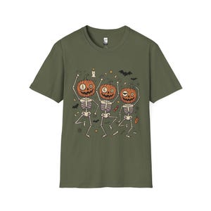 踊るカボチャの骸骨Tシャツ｜ハロウィン ジャック・オー・ランタン Military Green