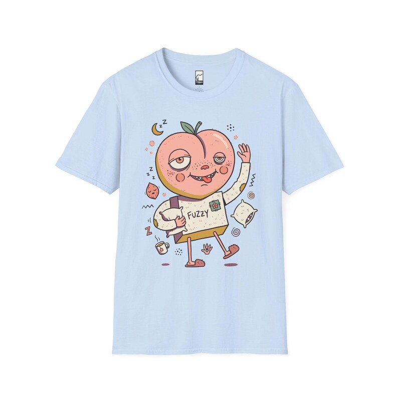 ふわふわピーチTシャツ｜のんびり朝のグラフィックTシャツ、眠そうなコーヒー好きのためのユニセックスシャツ Light Blue