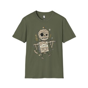 Camiseta de momia / Camiseta gráfica divertida de Halloween con temática egipcia maldita Military Green