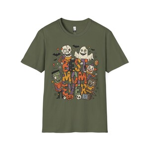 Bästa mamma någonsin Halloween-tröja | Spooky Mama T-shirt | Söt monstergrafik-tröja | Skräckmamma hösttopp | Retro läskiga kläder | Unisex present Military Green