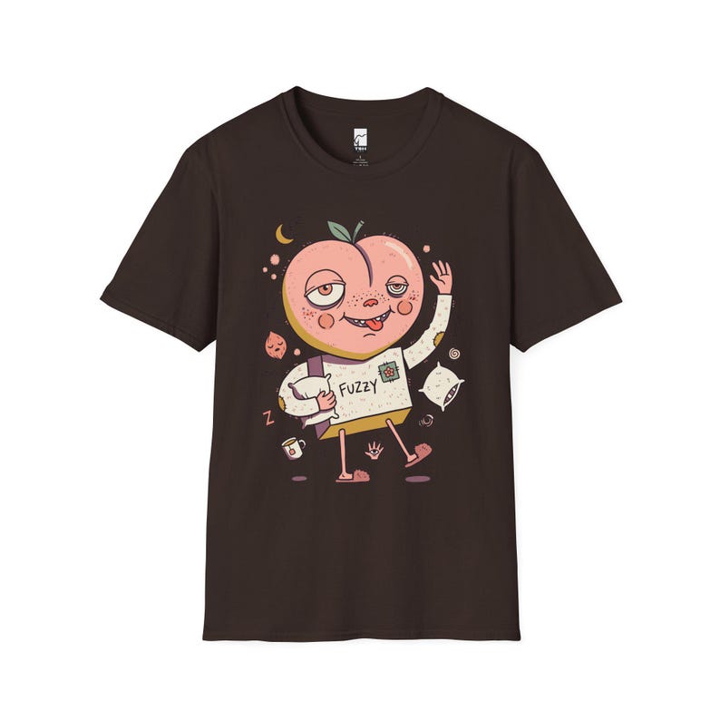 ふわふわピーチTシャツ｜のんびり朝のグラフィックTシャツ、眠そうなコーヒー好きのためのユニセックスシャツ Dark Chocolate