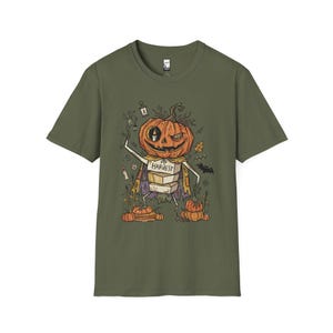 Camiseta Unissex com Estampa de Abóbora | Estampa de Abóbora de Halloween | Camiseta com Estampa de Colheita de Outono | Camiseta Assustadora com Abóbora Military Green
