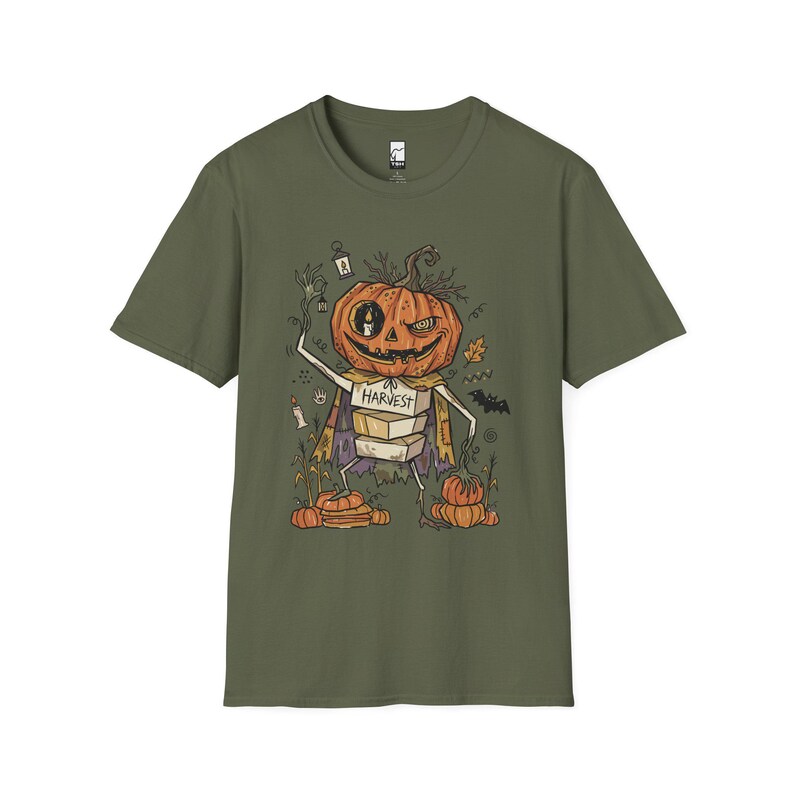Camiseta Unissex com Estampa de Abóbora | Estampa de Abóbora de Halloween | Camiseta com Estampa de Colheita de Outono | Camiseta Assustadora com Abóbora Military Green
