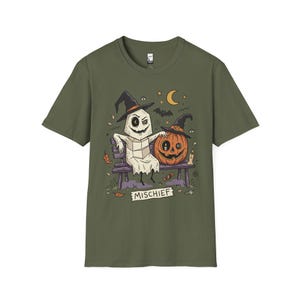 Niedliches Geister-Kürbis-Shirt | Halloween-T-Shirt mit Hexenhut | Gruseliges Grafik-T-Shirt | Herbst-T-Shirt für beste Freunde | Retro-Grusel-T-Shirt | Unisex-Geschenk Military Green