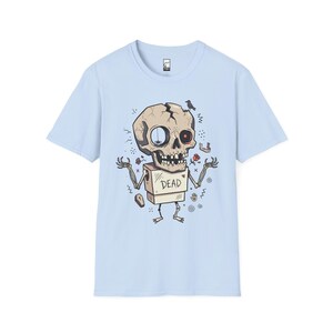 Dode schedel T-shirt | Grappig Halloween-grafisch T-shirt, griezelig schattig goth-uniseks shirt, griezelig horrorliefhebber cadeau Light Blue