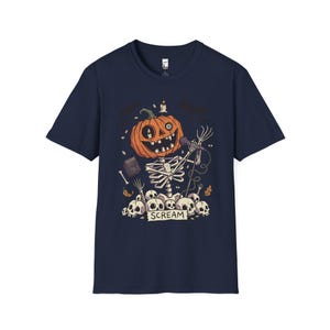 Scream Skeleton Halloween Shirt | Pumpkin Rocker T-shirt | Metal Horror Tee | Retro Herfstconcert Top | Gothic Rock Kleding | Unisex Cadeau Navy