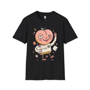 ふわふわピーチTシャツ｜のんびり朝のグラフィックTシャツ、眠そうなコーヒー好きのためのユニセックスシャツ Black