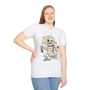 Unisex-Geister-T-Shirt | Vintage-Halloween-Print | Gruseliges Friedhofs-T-Shirt | Retro-Geister-T-Shirt Bild 18