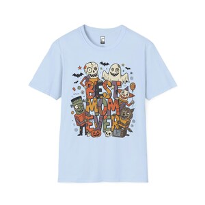 Bästa mamma någonsin Halloween-tröja | Spooky Mama T-shirt | Söt monstergrafik-tröja | Skräckmamma hösttopp | Retro läskiga kläder | Unisex present Light Blue