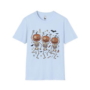 踊るカボチャの骸骨Tシャツ｜ハロウィン ジャック・オー・ランタン Light Blue