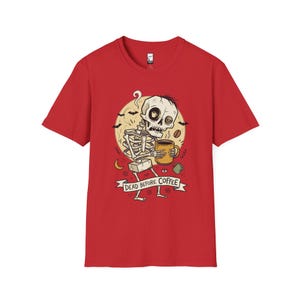 „Dead Before Coffee“-Shirt | Skelett-Kaffee-T-Shirt | Lustiges Kaffeeliebhaber-Shirt | Koffein-Totenkopf-Grafik-T-Shirt | Retro-Kaffee-T-Shirt | Unisex-Geschenk Red