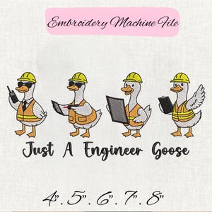 Op de afbeelding: Een borduurmachine-bestandontwerp met vier stripfiguren van ganzen gekleed als ingenieurs. Elke gans draagt een gele helm en een veiligheidsvest. De tekst "Just A Engineer Goose" staat eronder, met maten van 11,4 cm, 12,7 cm, 15,2 cm, 17,8 cm en 20,3 cm.