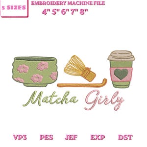 Puede incluir: Un archivo de máquina de bordar con diseños temáticos de matcha. Incluye un cuenco verde con flores rosas, un batidor, una taza con un corazón y el texto "Matcha Girly". Disponible en 5 tamaños.