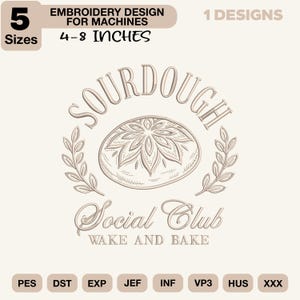 Könnte beinhalten: Ein Stickdesign für Maschinen mit einem zentralen Sauerteigbrot mit sternförmigem Schnittmuster, flankiert von Weizenähren. Der Text lautet SOURDOUGH SOCIAL CLUB WAKE AND BAKE. Enthält 5 Größen von 10-20 cm und Formate PES, DST, EXP, JEF, INF, VP3, HUS, XXX.
