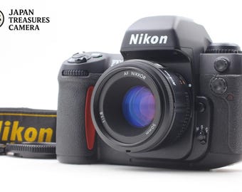 Spiegelreflexkamera AF Nikkor 50 mm f/1.8 – NEUwertig, mit Trageriemen