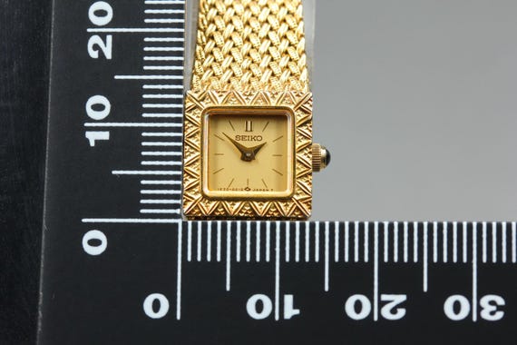 Vintage 1993 *near mint* seiko 1e20-5000 13mm gold sq… - Gem