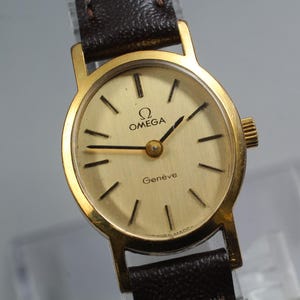 Relógio feminino vintage Omega Geneve Cal. 625 511.0411 de 1974, 21 mm, dourado, de corda manual.