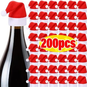Pode incluir: Um conjunto de rolhas de garrafa com chapéus de Pai Natal vermelhos e brancos. A imagem mostra uma garrafa com uma rolha e um grande grupo das mesmas rolhas. O texto "200pcs" é visível.