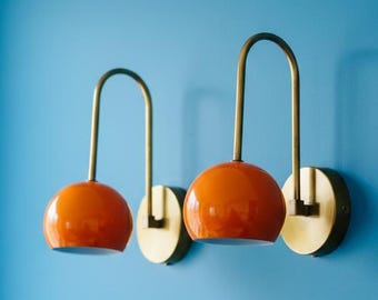 Aplique de pared de latón hecho a mano, iluminación moderna de mediados de siglo