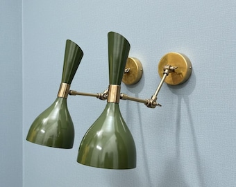 Aplique de pared de latón hecho a mano: Iluminación moderna de mediados de siglo